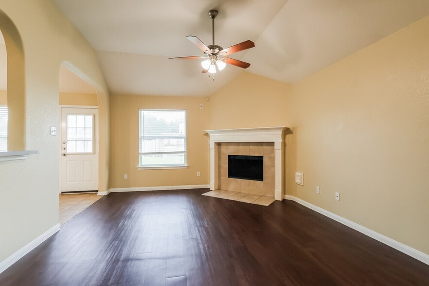 Building Photo - 5203 Lost Cove Ln