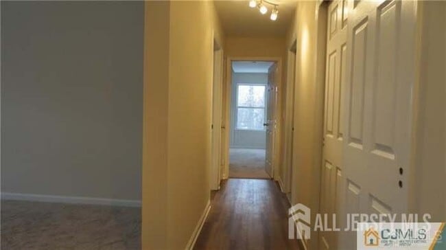 Building Photo - 28 Kensington Dr