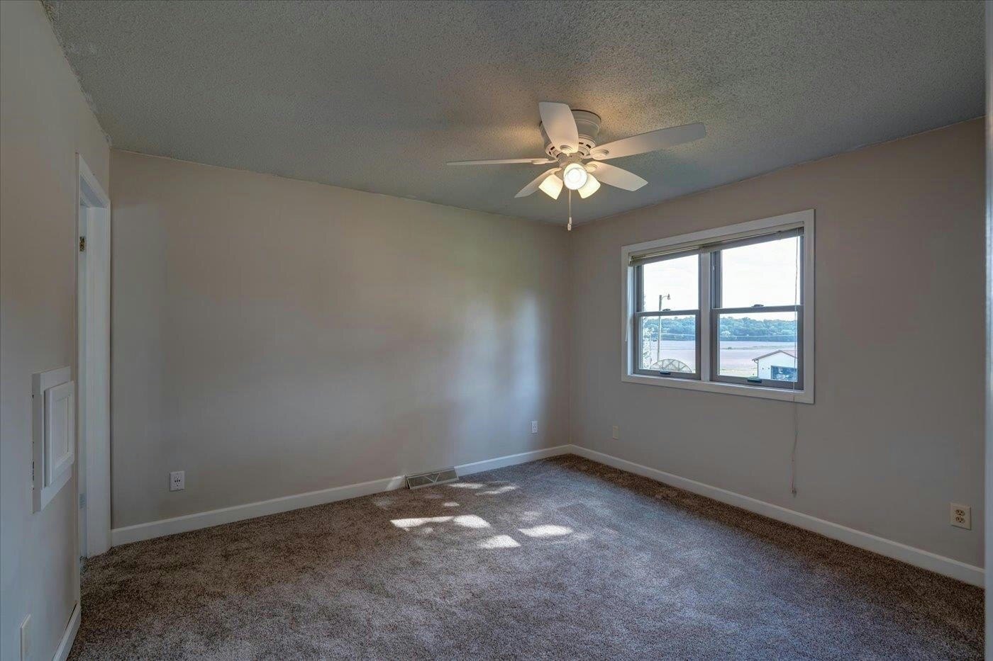 Building Photo - 390 Columbus Ct