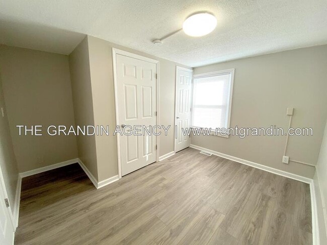 Building Photo - 8623 Plantation Rd