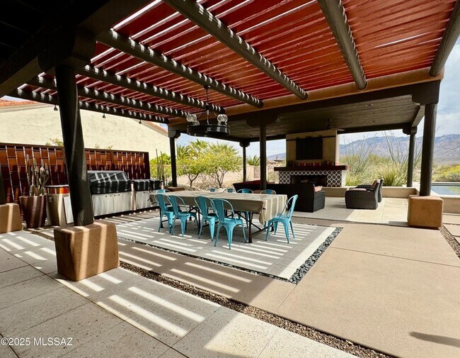 Building Photo - 11096 N Pusch Ridge View Pl