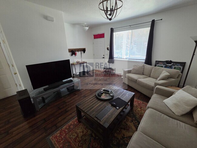 Building Photo - Check out this beautiful 3 bedroom, 2.5 bath home!