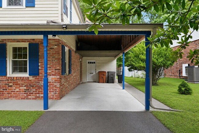 Building Photo - 809 Woodley Dr