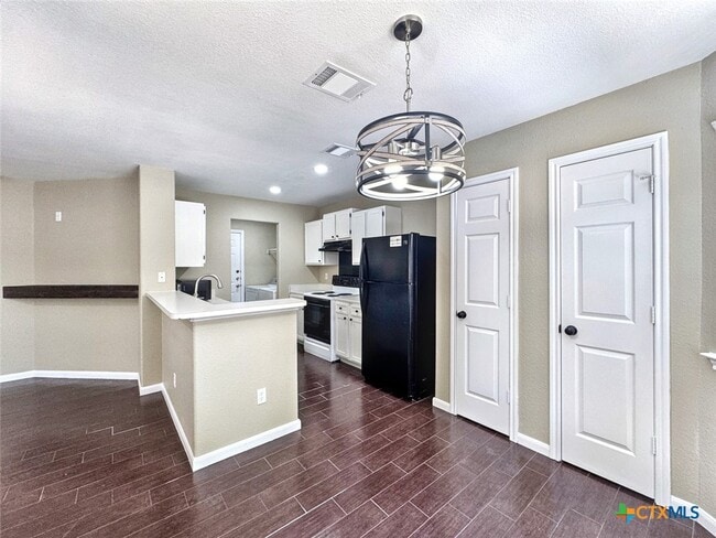 Building Photo - 833 Sagewood Trail