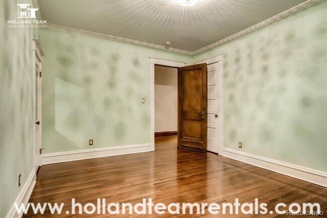 Building Photo - Uptown Capitol Hill - Secure Historic Building with Modern Updates!