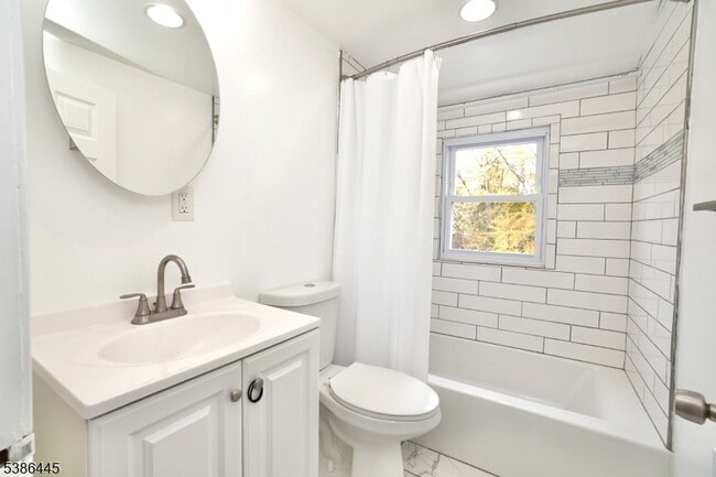 Building Photo - 36 Derwent Ave