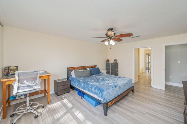 Building Photo - 6100 Saddle Horse Ln