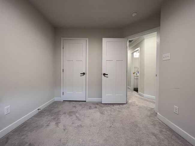 Building Photo - 217 Stonehurst Dr