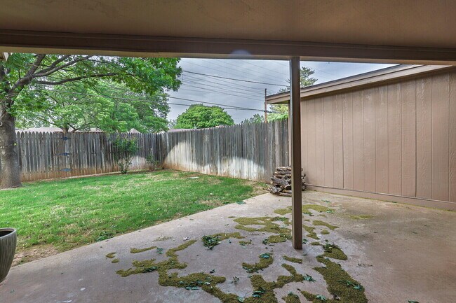 Building Photo - 3406 65th Dr