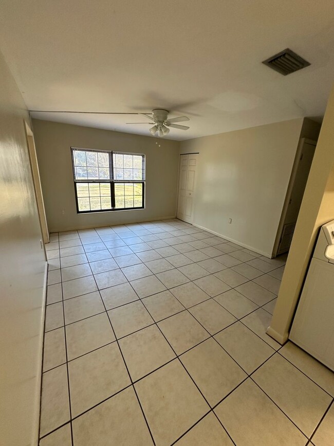 Building Photo - 4/2 house on Karen Lane - Available Now!