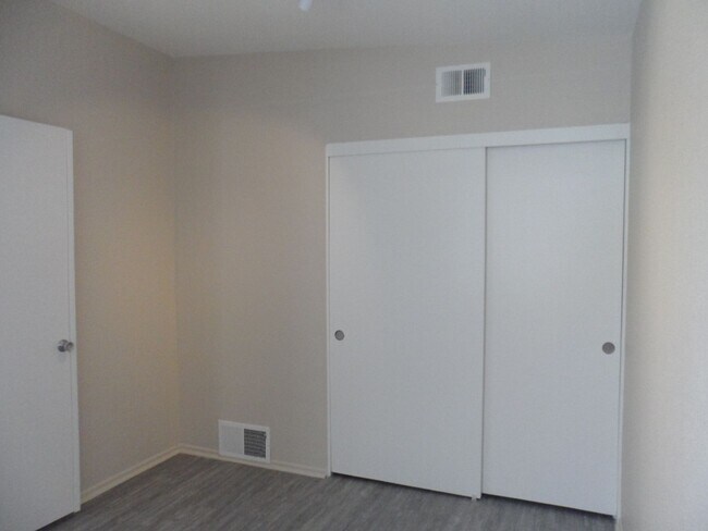 Building Photo - Spacious 2 Bed/2 Bath Home In Cathedral City!