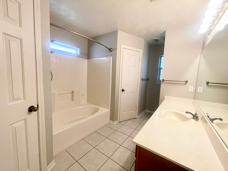 Master Bathroom - 1412 Kernstown Ln
