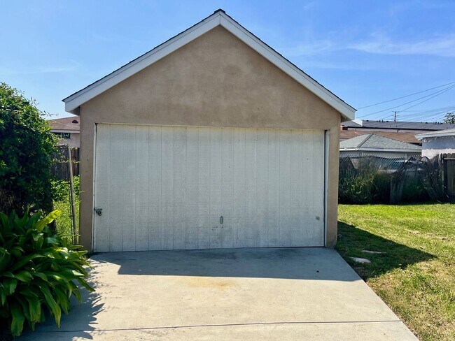 Building Photo - Renovated Lawndale home for rent