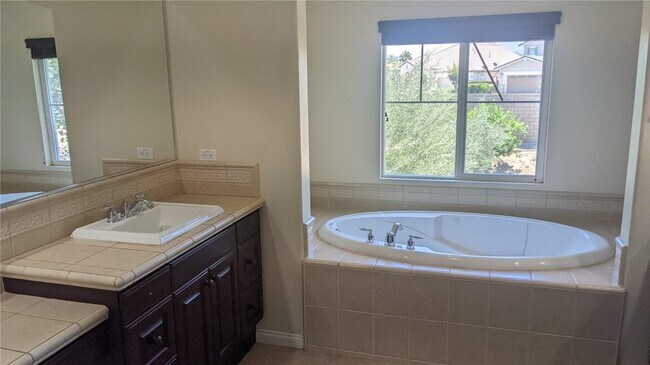 Building Photo - 33001 Sage Ct