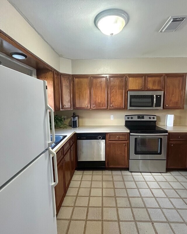 Building Photo - 300 Lucy Ln