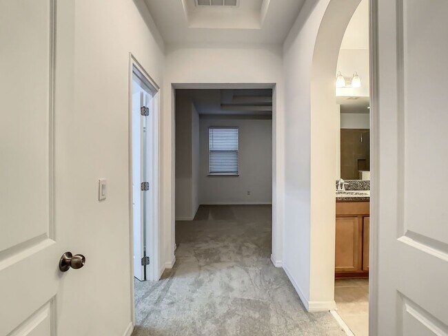 Building Photo - 5 Bedroom at Windstone at Heart of Winderm...