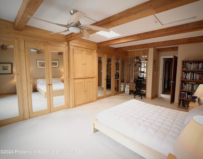 Building Photo - 1007 E Hyman Ave