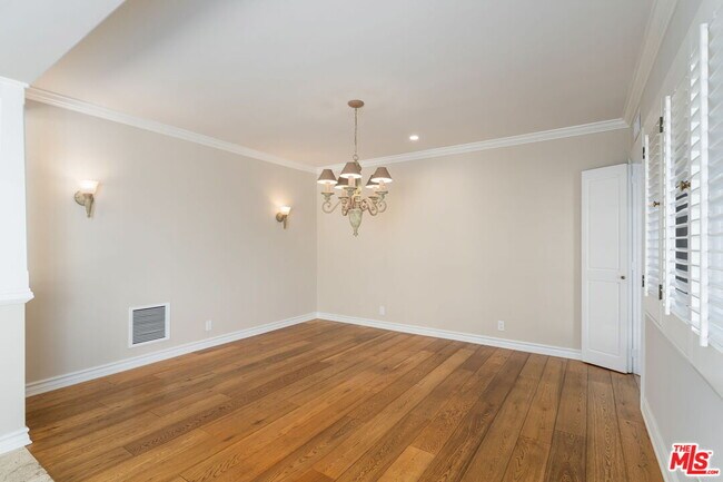 Building Photo - 14972 Camarosa Dr