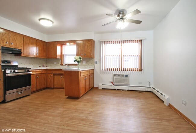 Building Photo - 5534 W Bryn Mawr Ave