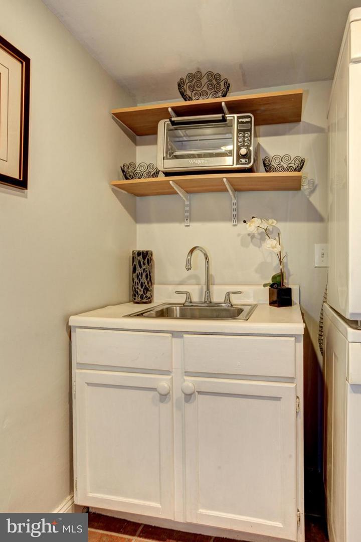Laundry/Utility Sink - 776 Harvard St NW