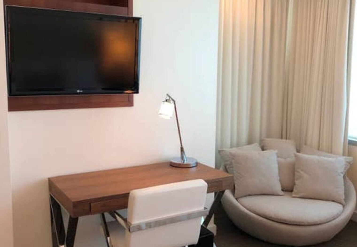 Building Photo - 1395 Brickell Ave