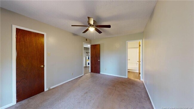 Building Photo - 707 Hedgelawn Way