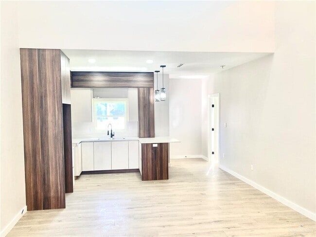 Building Photo - 22 Corales St