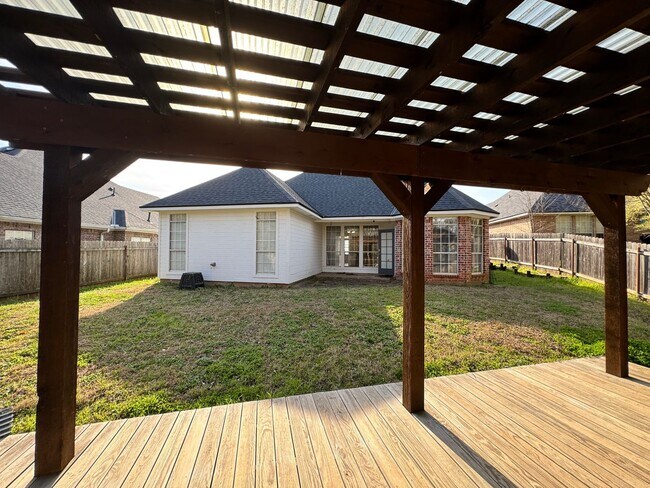 Building Photo - Community pool.. Close to Barksdale Air Fo...