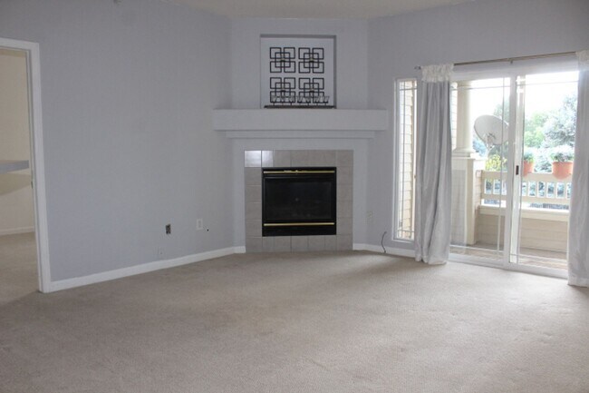 Building Photo - Deer Creek - 2nd Floor 2 bedroom/2 Bath Co...