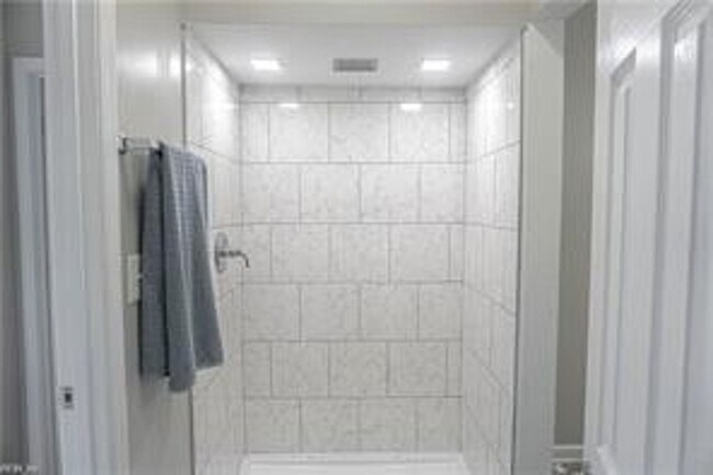 Building Photo - 1350 W 38th St