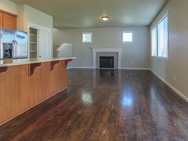 Building Photo - 3 Bedroom Corner lot Coming Soon in Carlton !