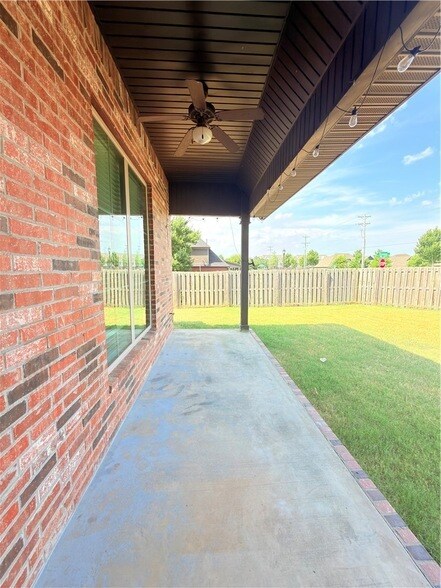 Building Photo - 4201 SW Layton Rd