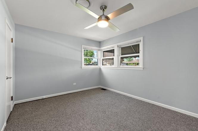 Building Photo - 9604 S Knox Ave