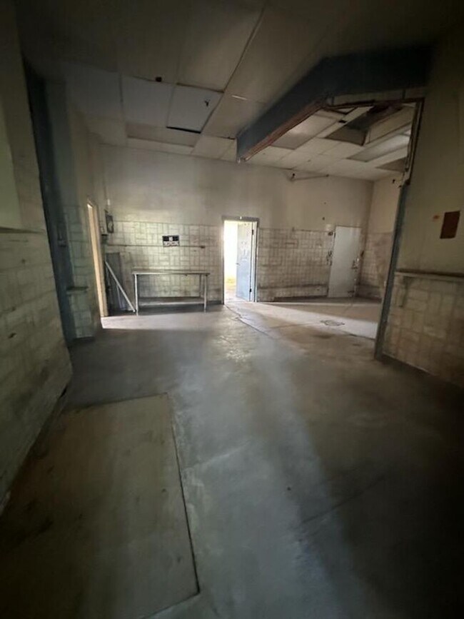 Building Photo - Large Garage in Palmyra/Campbelltown