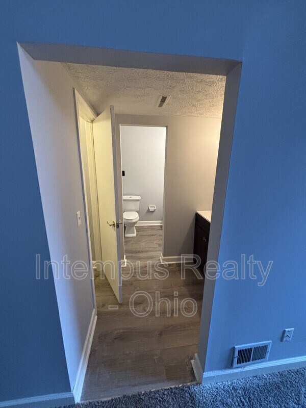 Building Photo - 4994 Wintersong Ln