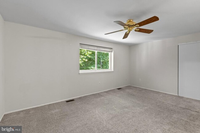 Building Photo - 11861 New Country Ln