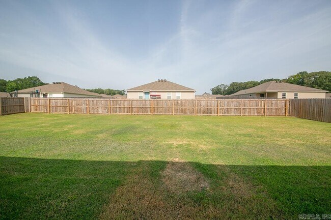 Building Photo - 17 Saunder Dr N