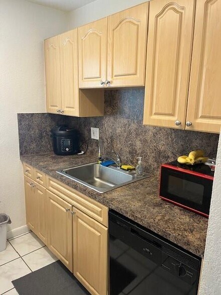 Building Photo - 4169 SW 67th Ave