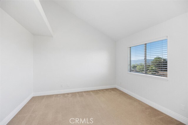 Building Photo - 2 Crystalglen