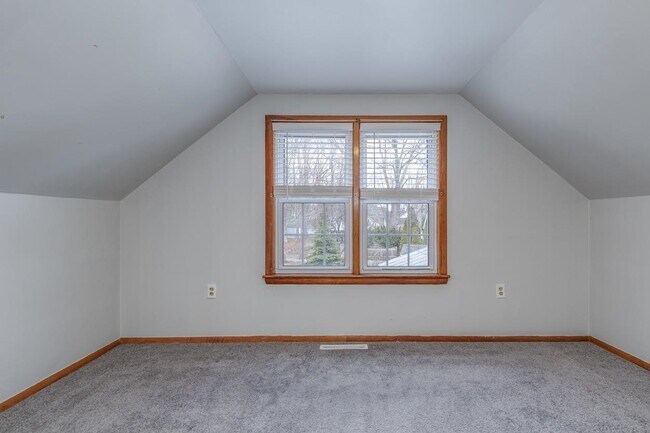 Building Photo - 48 Beacon St