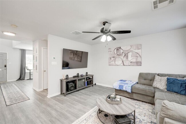 Building Photo - 148 Buttercup Way