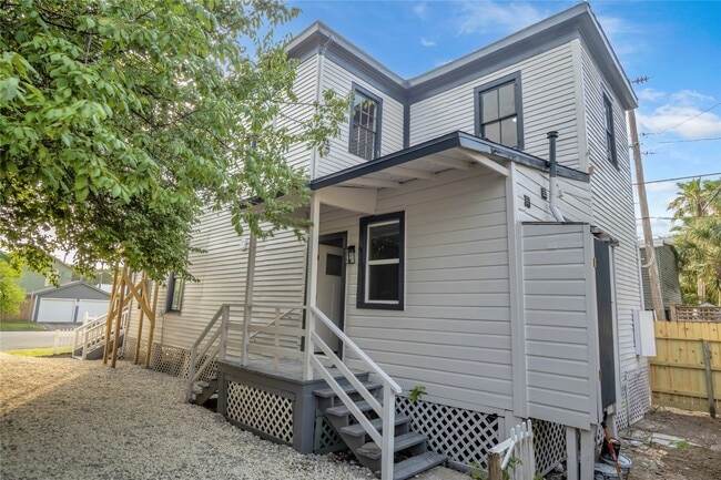 Building Photo - 614 11th St