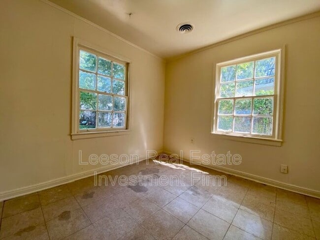 Building Photo - 3020 Conmar St