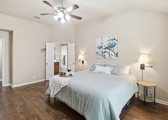 Building Photo - Dual Primary Suites, Screened Porch, and Office in Highland Grove