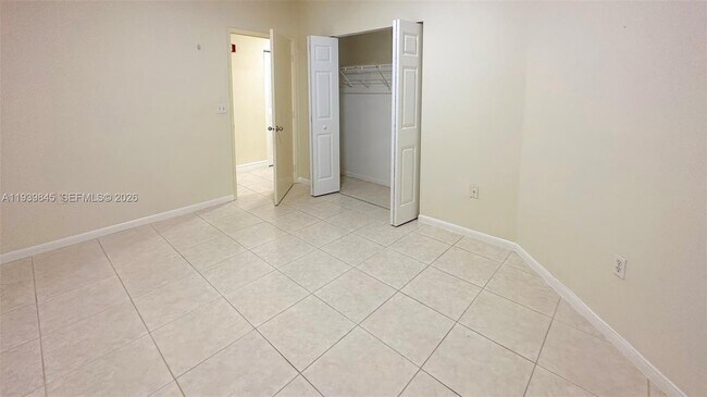 Building Photo - 6928 SW 39th St