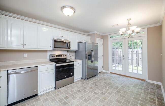 Building Photo - 435 Snead Way