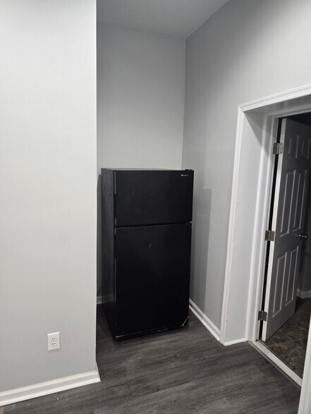 Building Photo - 342 N 52nd St
