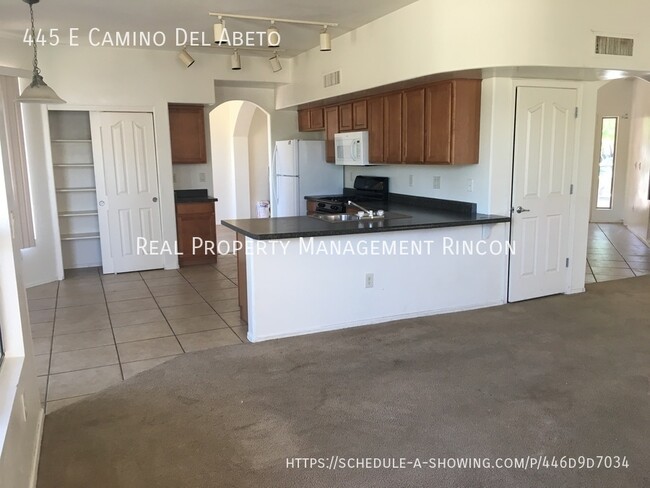 Building Photo - Luxury Living 4bd/2.5 bath in Rancho Sahua...