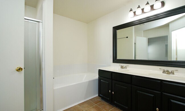 Building Photo - For Lease | 4 Bed, 2.5 Bath |2,314 Sq Ft |...