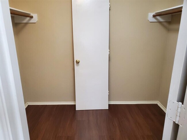 Building Photo - 16315 Lynn Crest Ct
